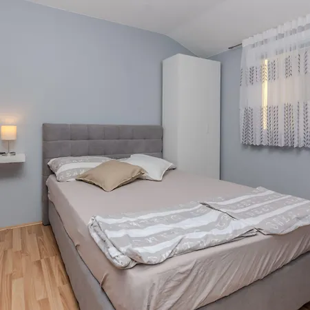 Apartamento Mahnet Vir